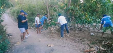 KEGIATAN GOTONG ROYONG OLEH TPK PEMBANGUNAN DESA JOANYAR